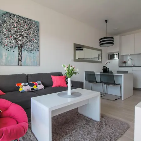 Apartment 2 Bedroom Beautiful In Okrug Gornji Trogir