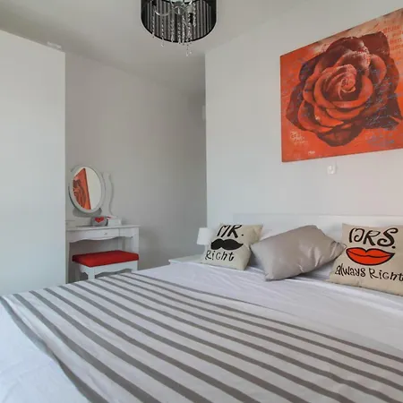 2 Bedroom Beautiful In Okrug Gornji Apartment