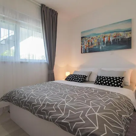 2 Bedroom Beautiful In Okrug Gornji Apartment Trogir