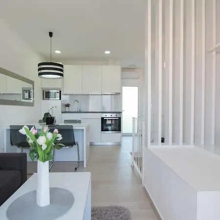 Apartment 2 Bedroom Beautiful In Okrug Gornji Trogir