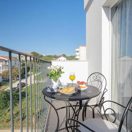 2 Bedroom Beautiful In Okrug Gornji Apartment Trogir