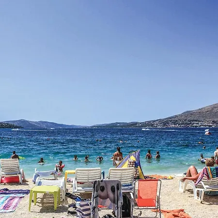 2 Bedroom Beautiful In Okrug Gornji Trogir